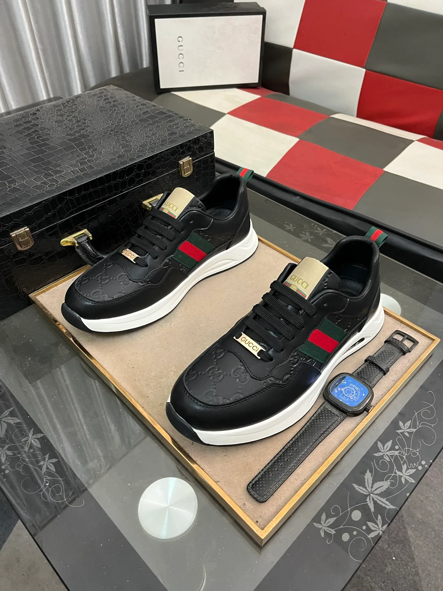 Men's shoes💰420⌚️⌚️[GUCCI] Gucci men's casual shoes are absolutely popular🔥The ultimate matching item for trendy men! The charm of super texture is unstoppable. This is the main recommendation. The upper is made of high-quality cowhide, with pig lining feet and wear-resistant rubber sole. It is noble and elegant! Extremely comfortable🎁🎁You can be as handsome as you want💪 Size 38-44! 2️⃣colors available